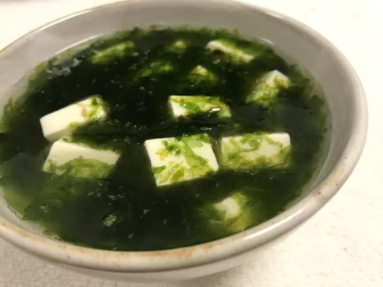 鶏手羽の黒酢煮生青海苔と豆腐の中華スープの画像