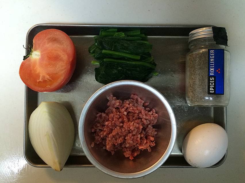 ツレヅレハナコの一人呑み晩酌カンタントマトとひき肉の卵落としおつまみレシピ