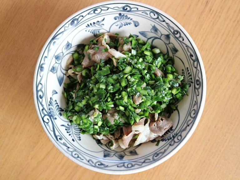 春のニラとラム肉は最高の組み合わせ しゃぶしゃぶ羊のニラみそあえ Am