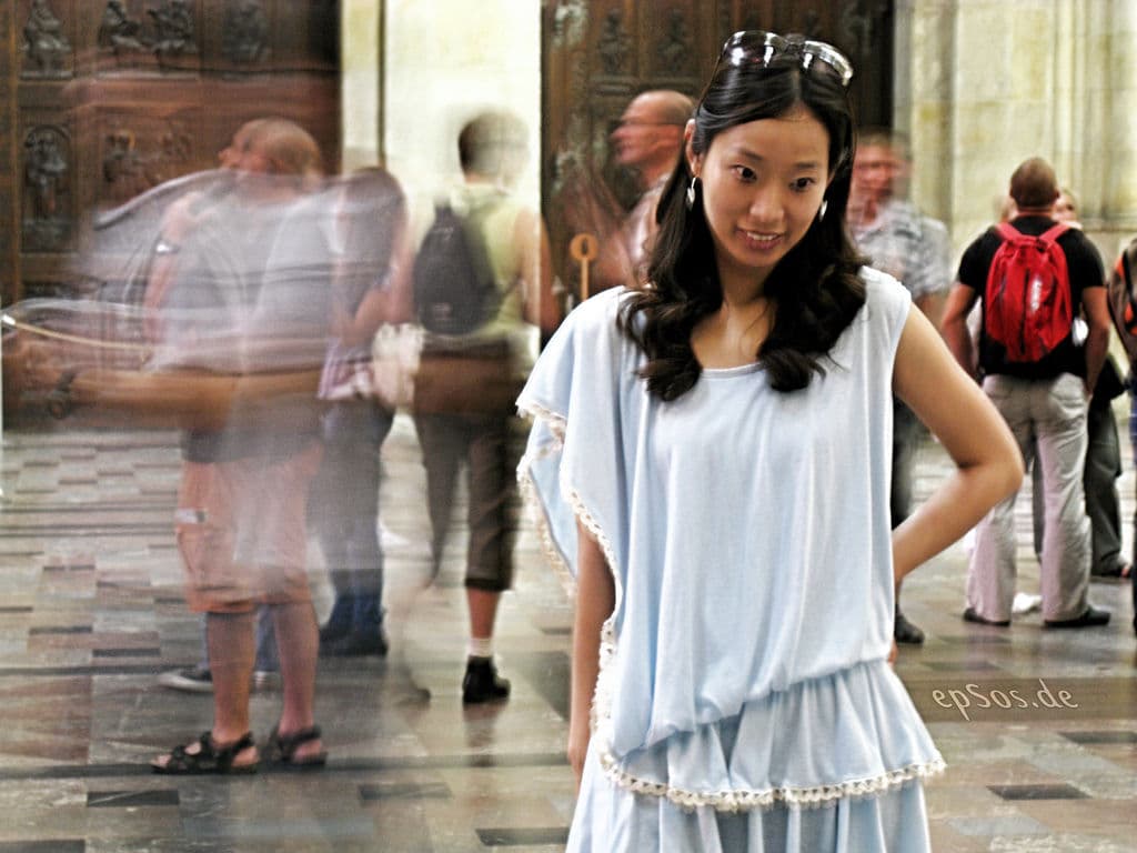 Beautiful Asian Woman in Dress　By epSos.de