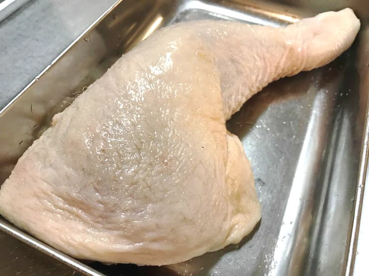 炊飯器で鶏もも肉を炊き込むあっさりチキンライス