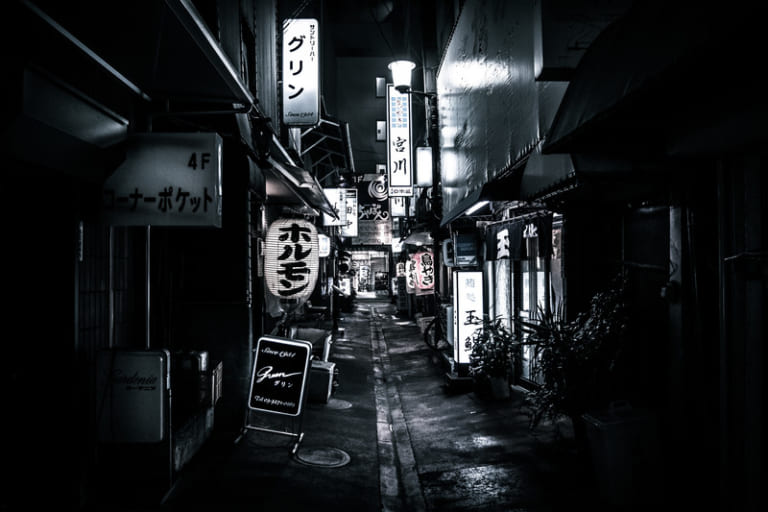 夜遊びする妊婦 を心配しないスナックのママ 人に立ち入らないプロの姿勢 Am