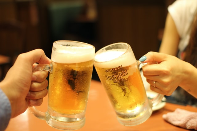 そういえば、夫との初デートってどこだったっけかな、と思い出してみたら、まさかの新宿歌舞伎町にあるビールが100円でお馴染みの例の居酒屋でした。